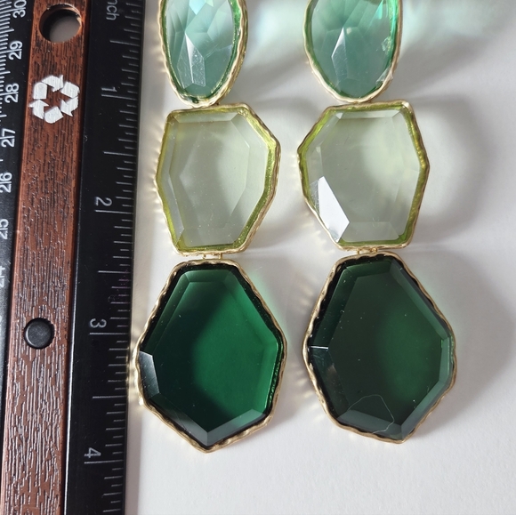NWOT Fashion Couture Chunky Earrings Green 4 Inches Long - Picture 2 of 4
